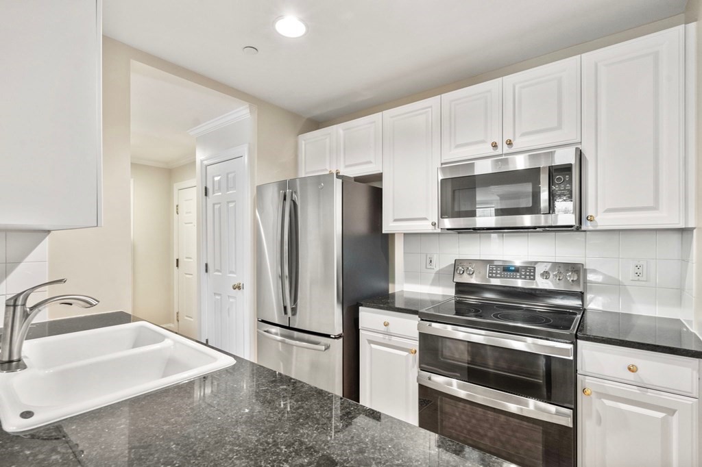 73 Chelsea St Unit: 104