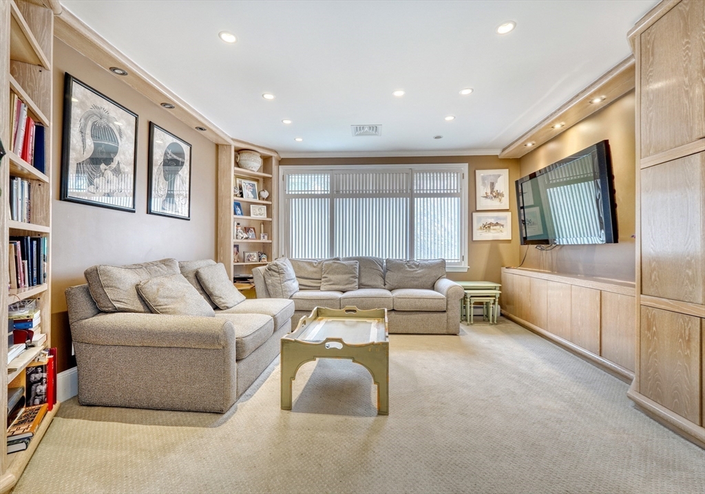 206 Allandale Rd # 3B