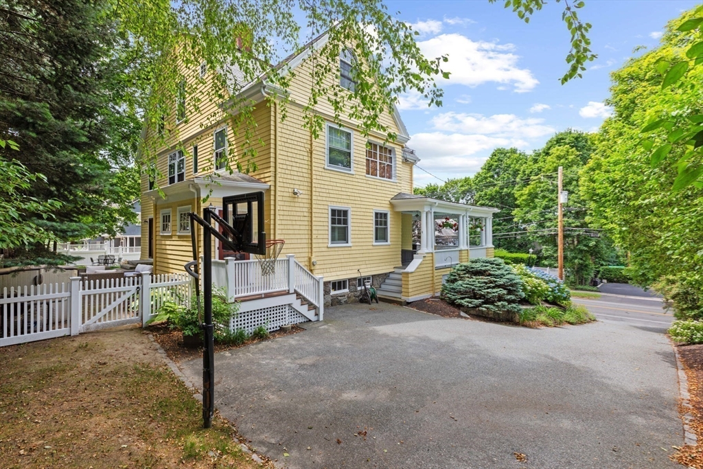 216 Highland Avenue