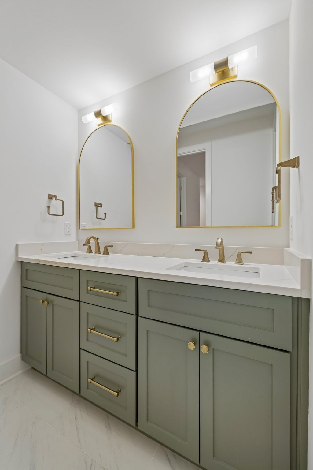 6413 Ranchero Dr Unit: B