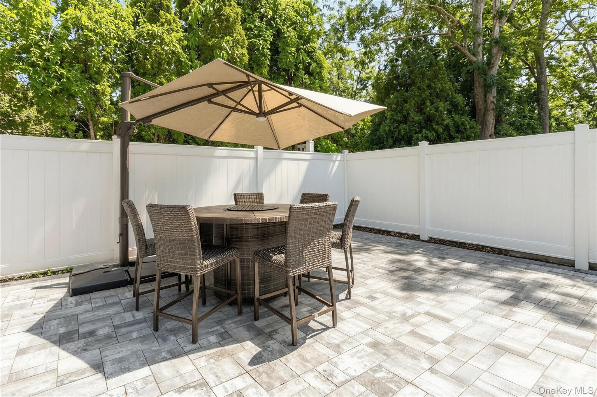 18 Squires Avenue