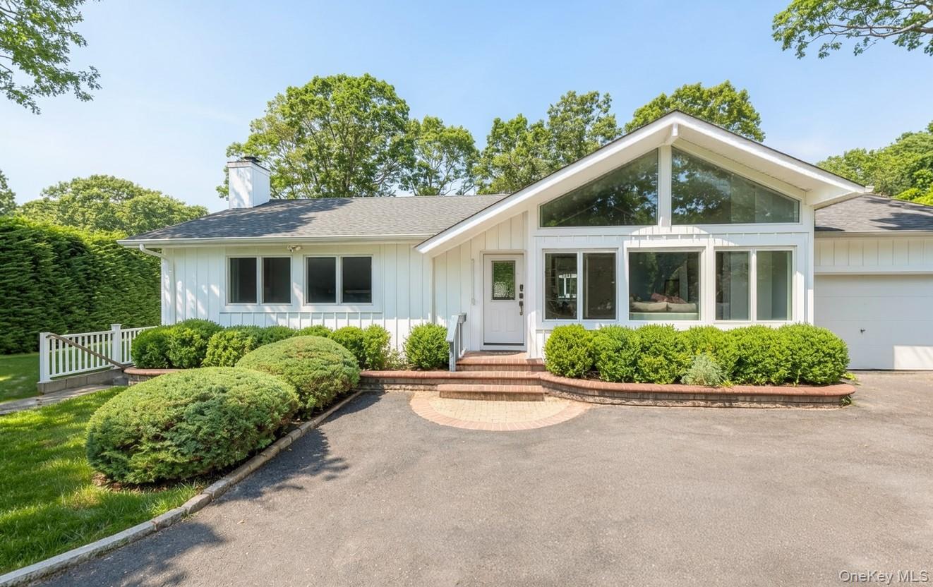 18 Squires Avenue