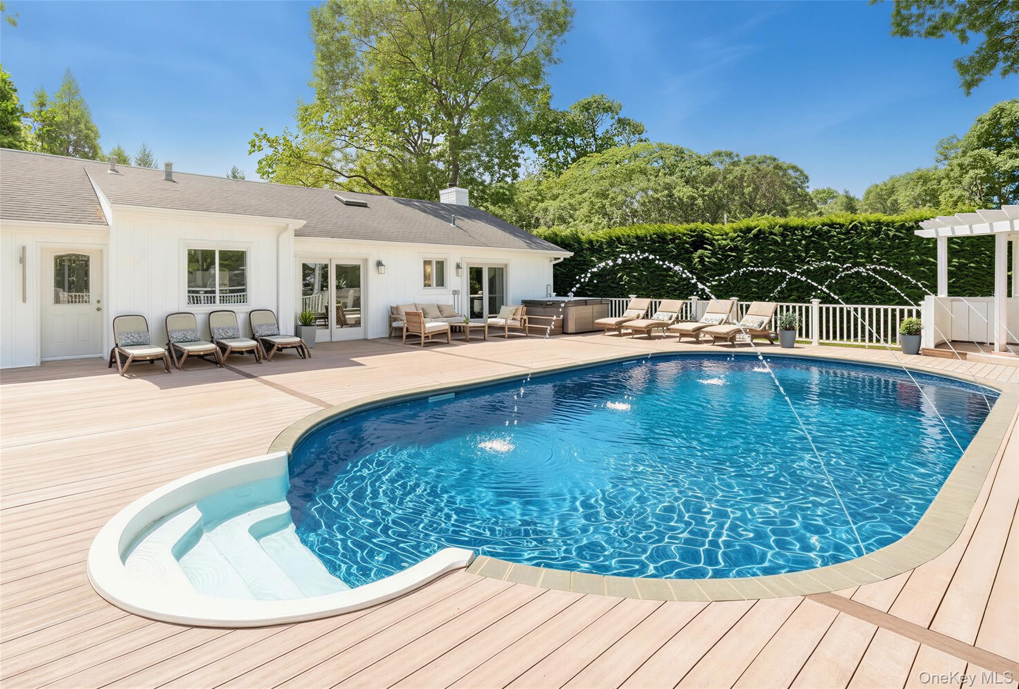 18 Squires Avenue