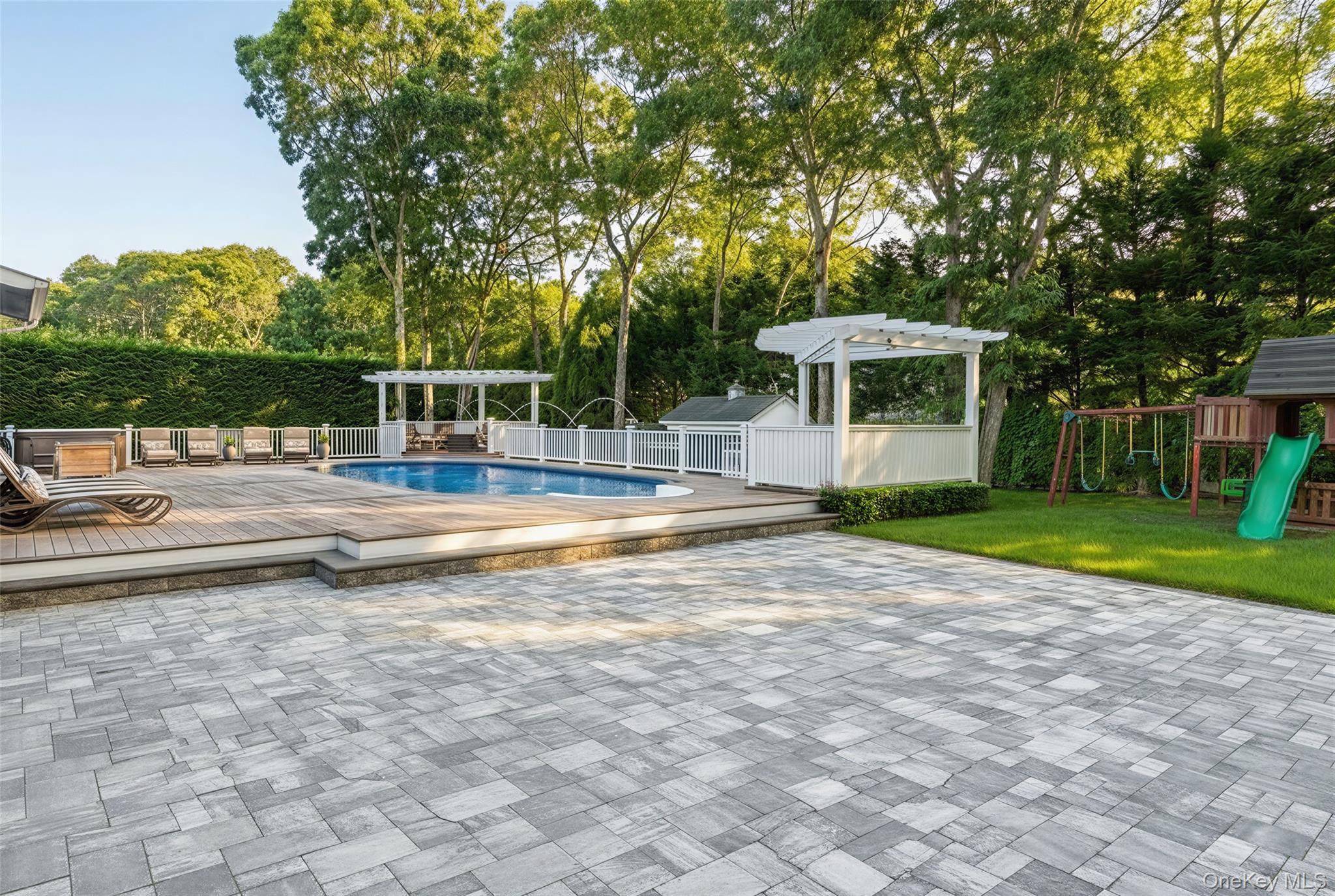 18 Squires Avenue