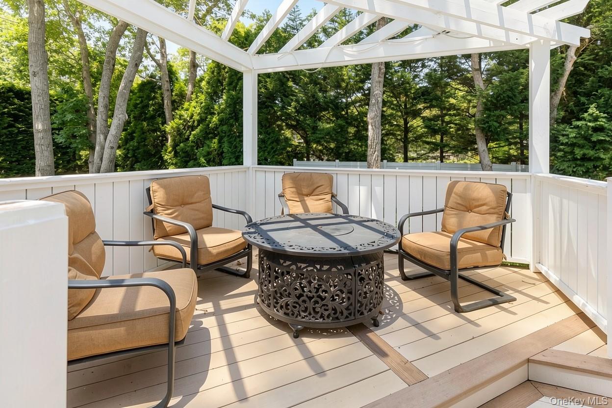 18 Squires Avenue
