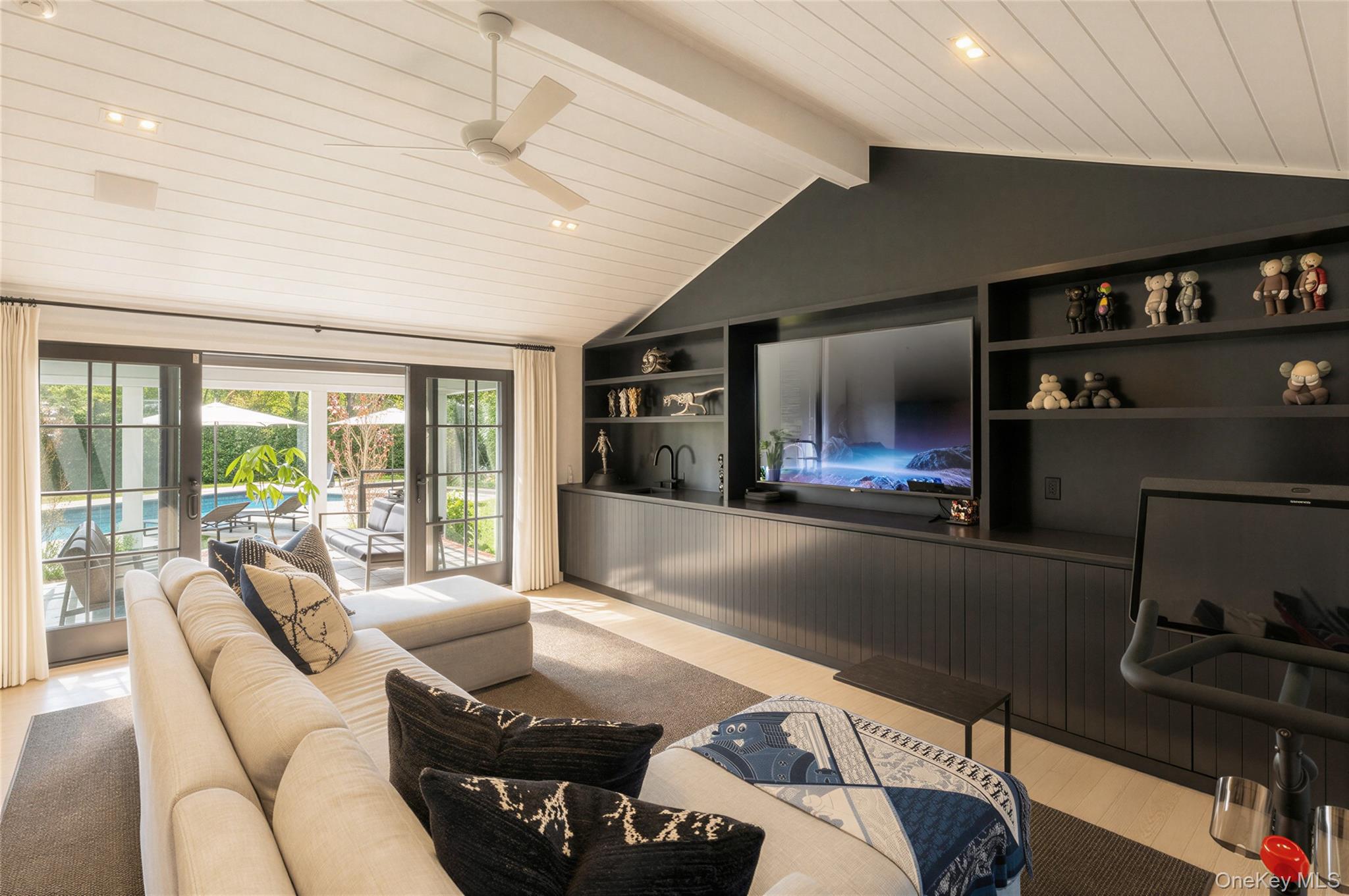 91 E Tiana Road