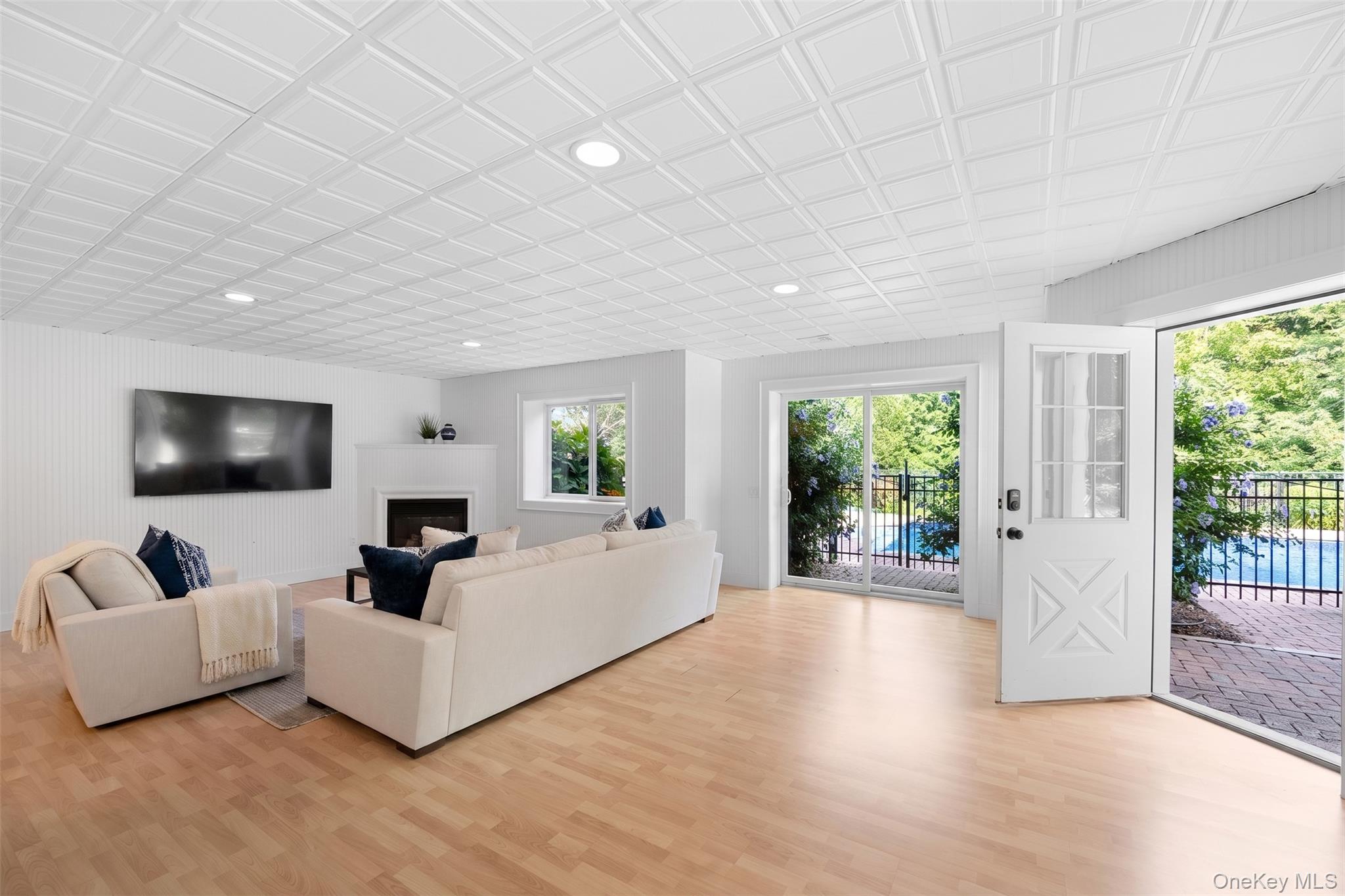 10 Peconic View Court