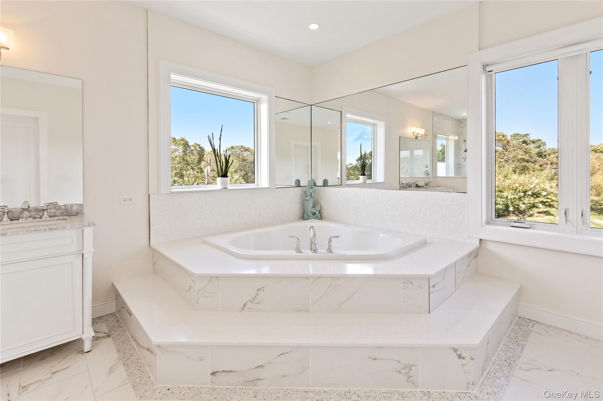 89 Old Canoe Place Road