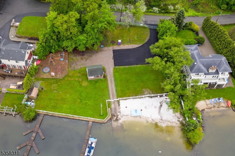 104 Lake Park Ter
