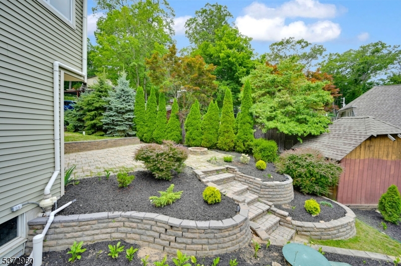 486 Lake Shore Dr