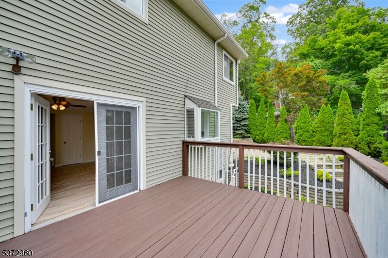 486 Lake Shore Dr