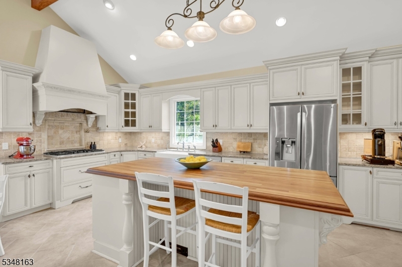 28 Bisset Dr