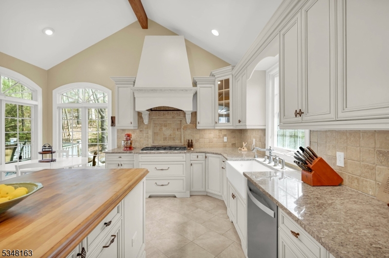 28 Bisset Dr