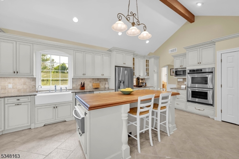 28 Bisset Dr