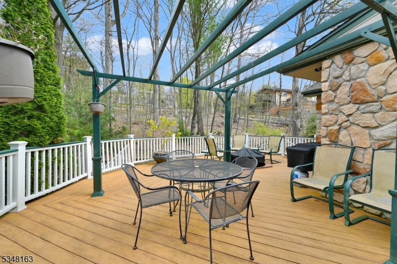 28 Bisset Dr