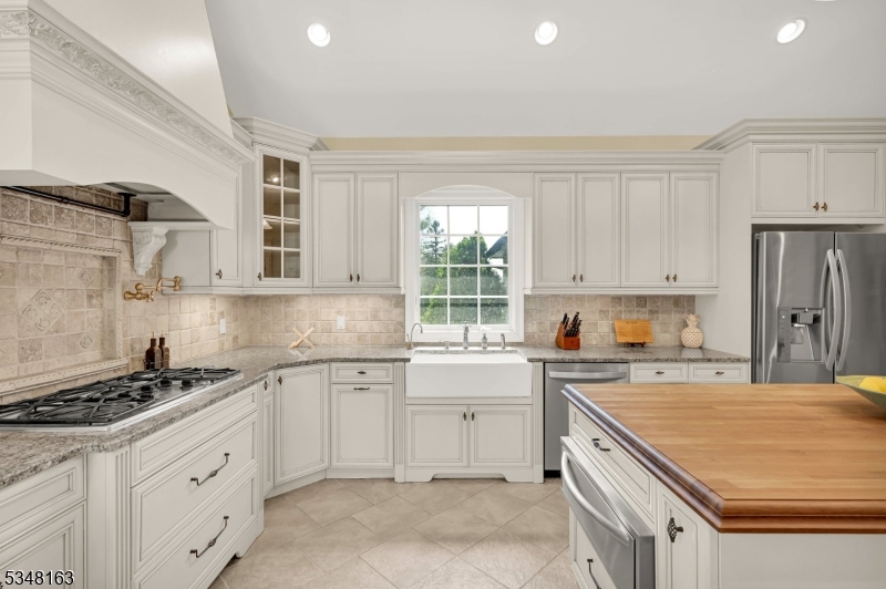 28 Bisset Dr