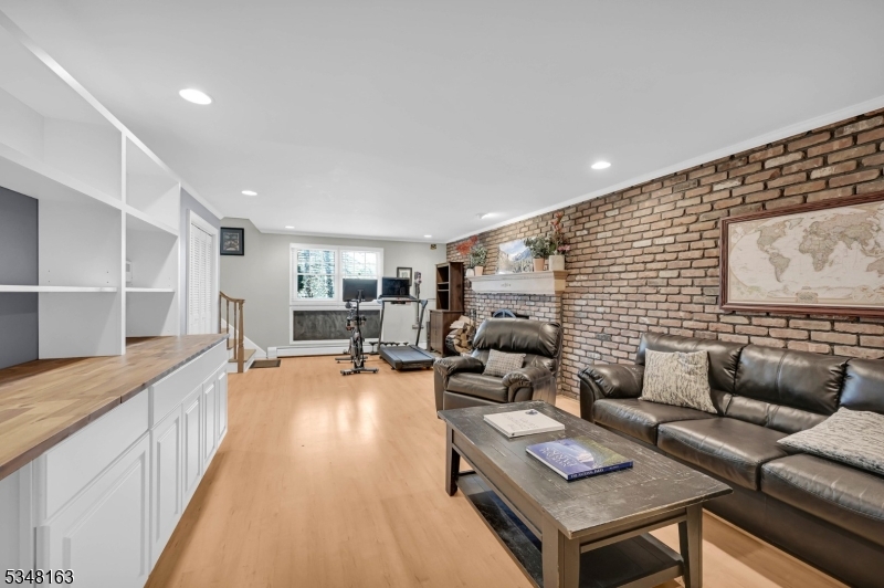 28 Bisset Dr