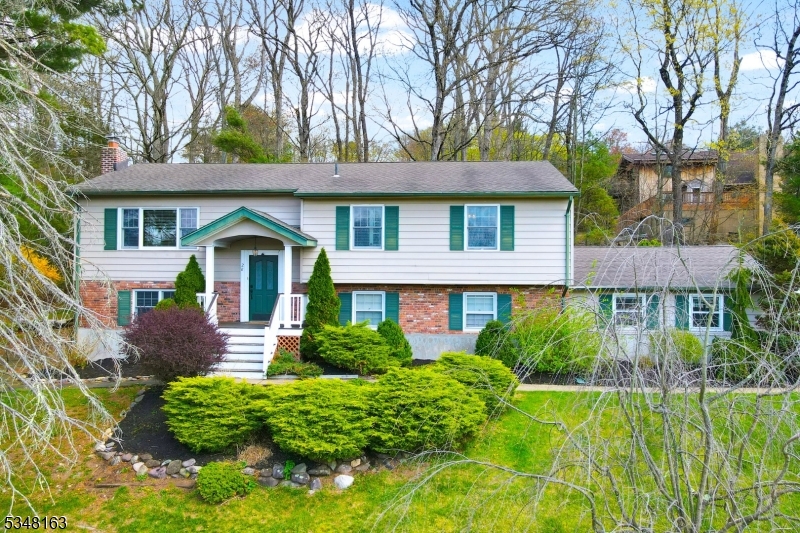 28 Bisset Dr