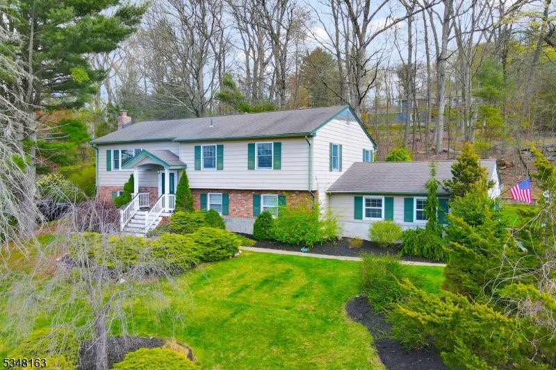 28 Bisset Dr