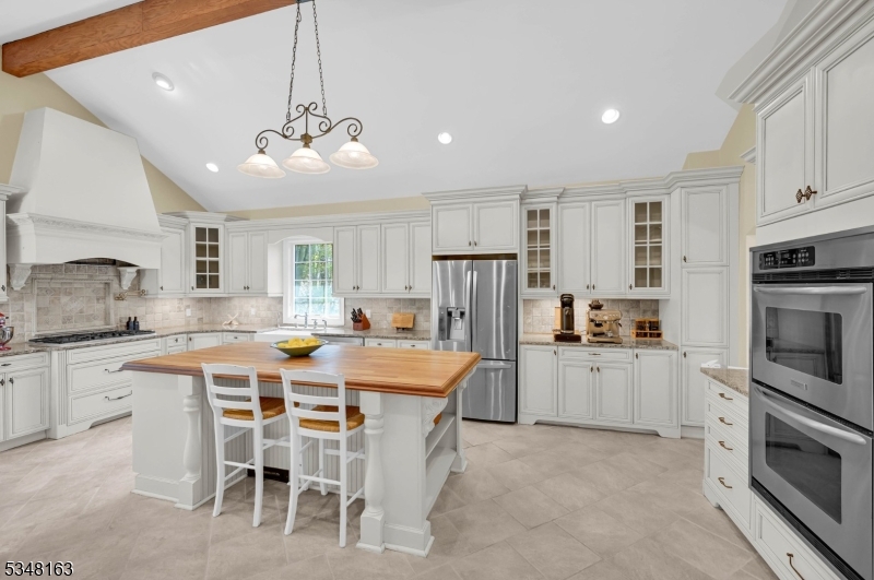 28 Bisset Dr