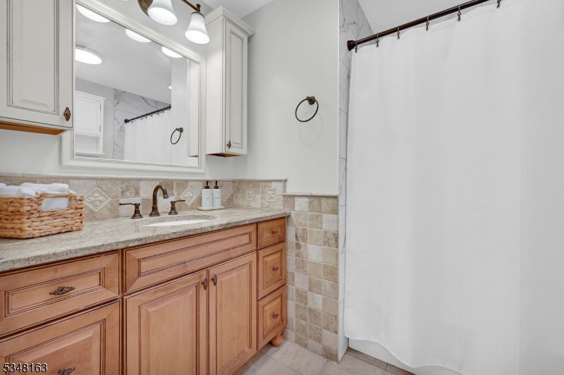28 Bisset Dr