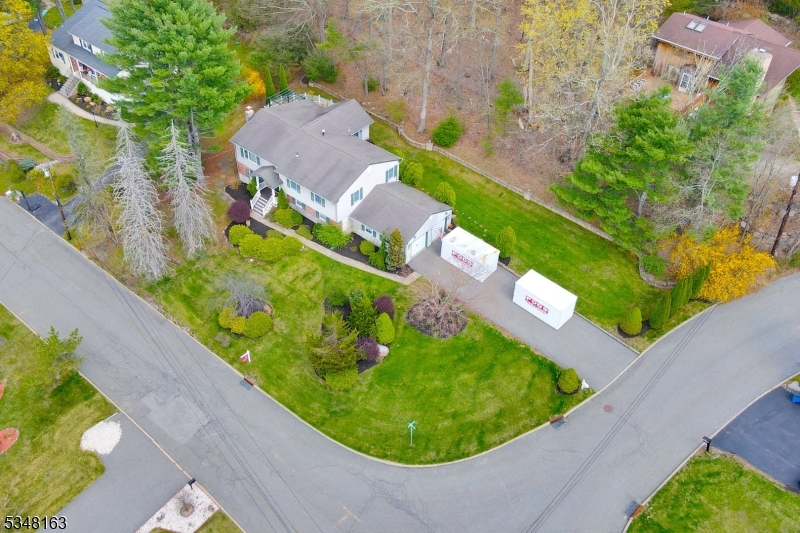 28 Bisset Dr