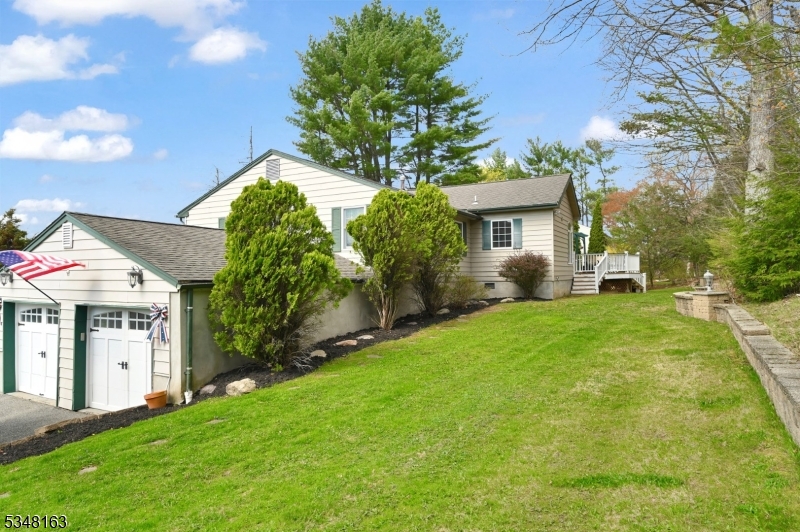 28 Bisset Dr