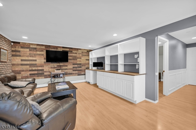 28 Bisset Dr