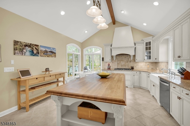 28 Bisset Dr