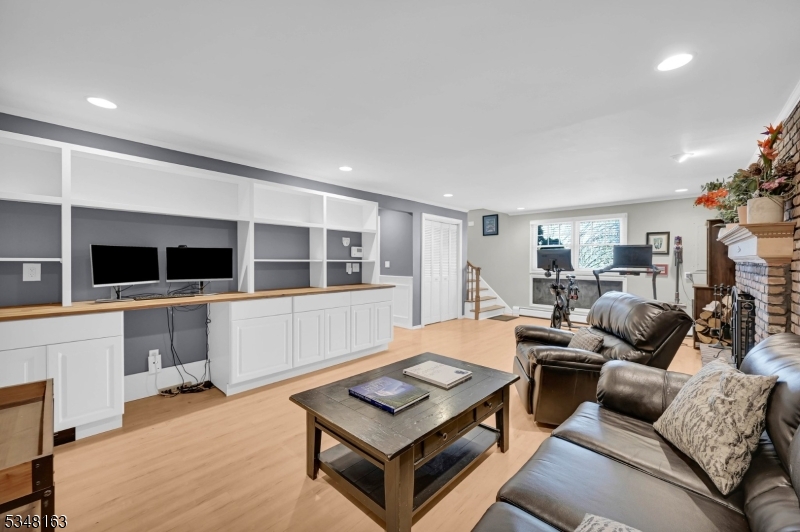 28 Bisset Dr