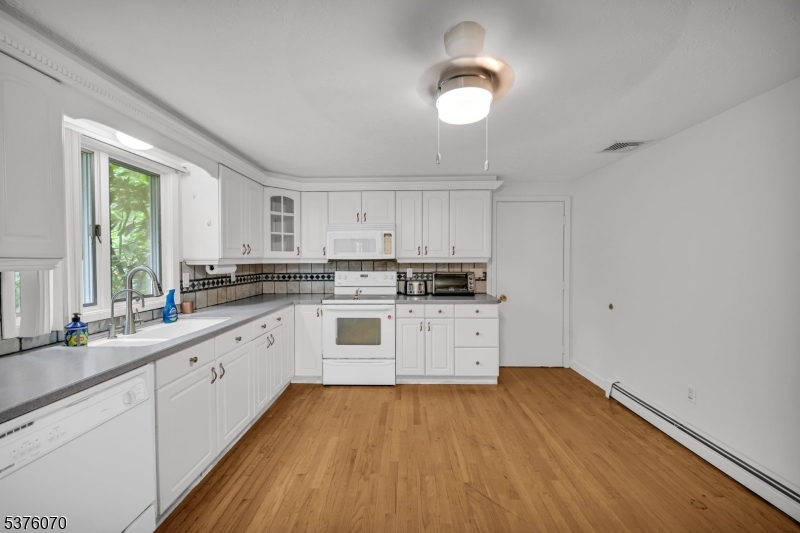 6 Dunham Rd