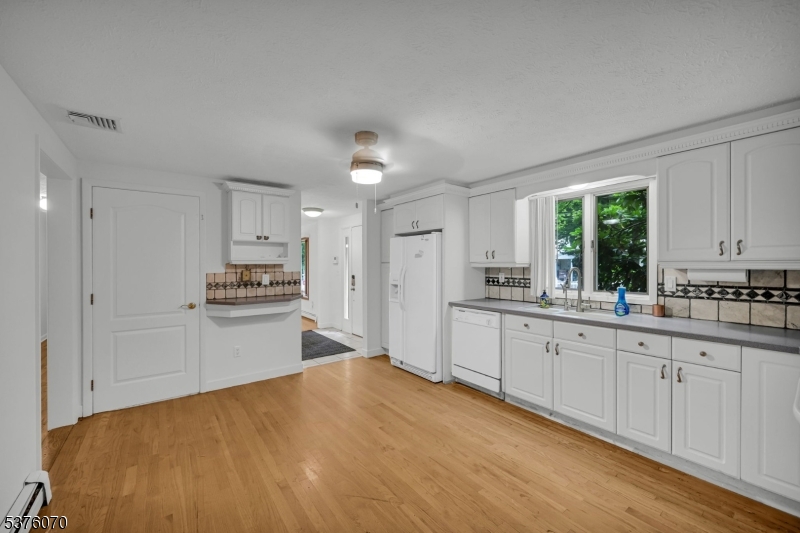 6 Dunham Rd
