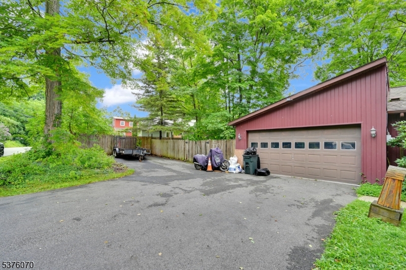 6 Dunham Rd