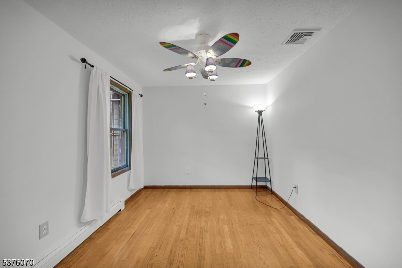 6 Dunham Rd