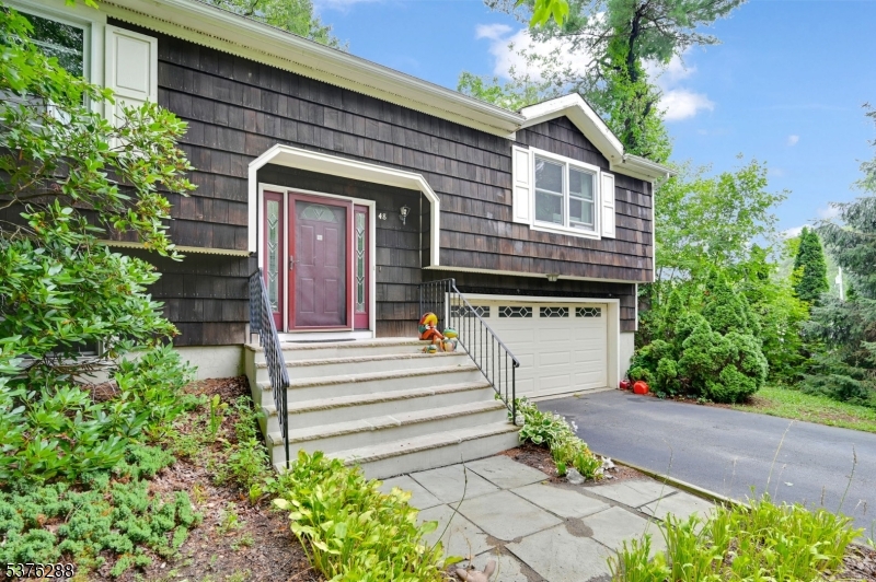 48 Bayonne Dr
