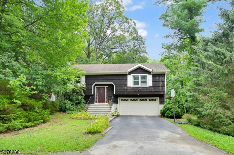 48 Bayonne Dr