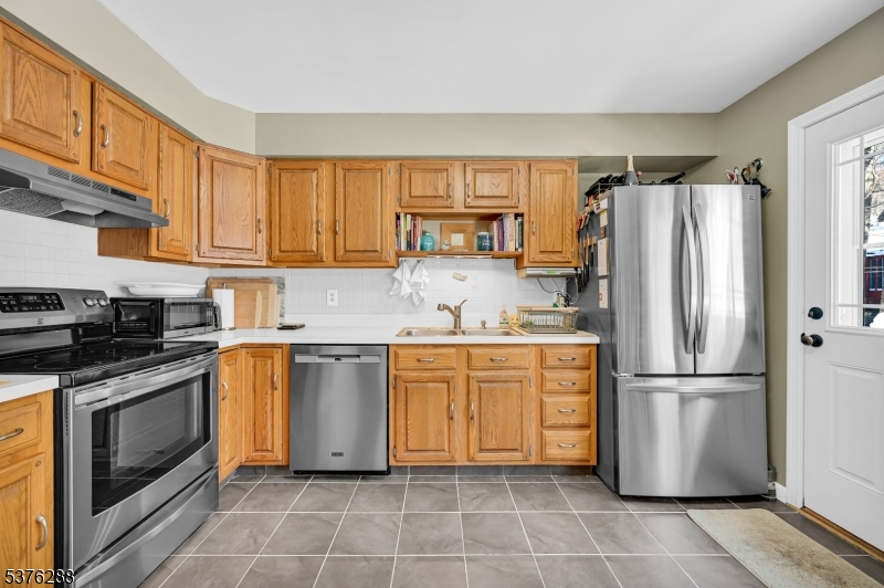 48 Bayonne Dr