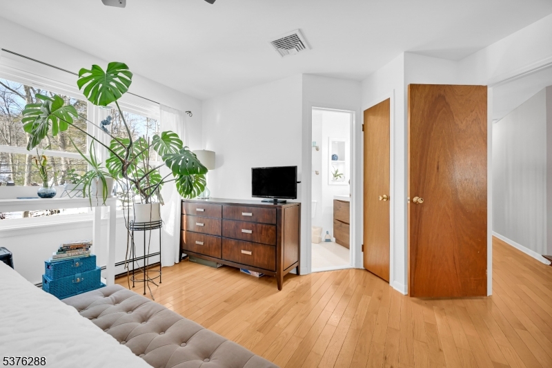 48 Bayonne Dr