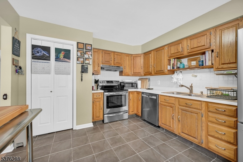 48 Bayonne Dr