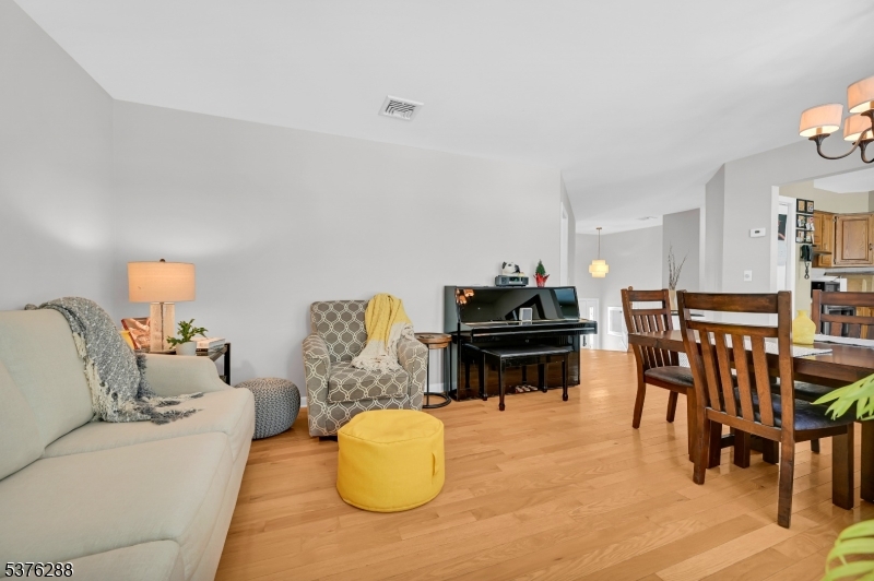 48 Bayonne Dr