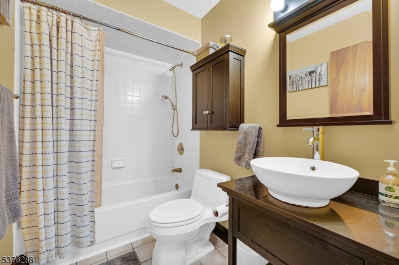 48 Bayonne Dr