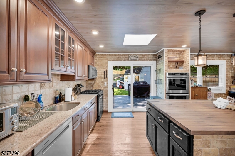 95 Morris Ave