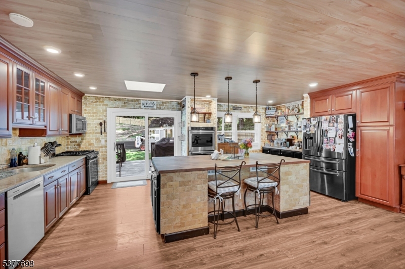 95 Morris Ave