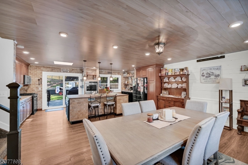 95 Morris Ave