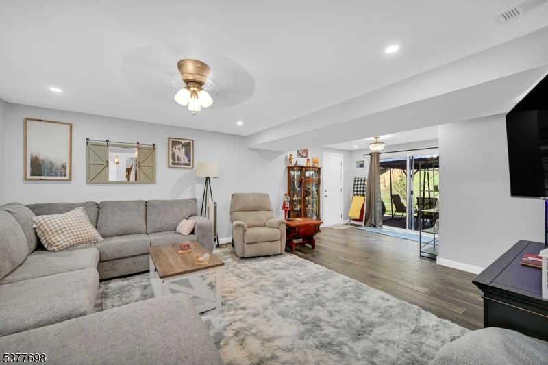 95 Morris Ave