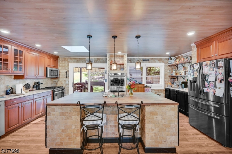 95 Morris Ave