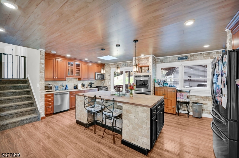 95 Morris Ave