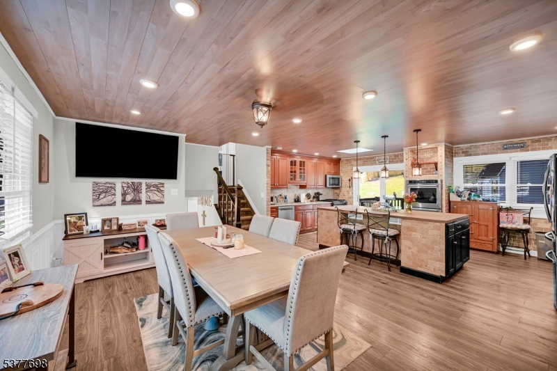 95 Morris Ave