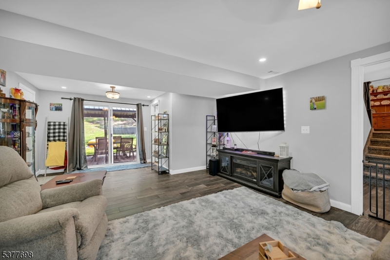 95 Morris Ave