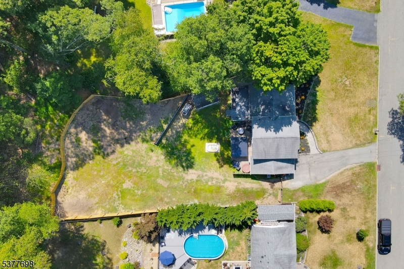 95 Morris Ave